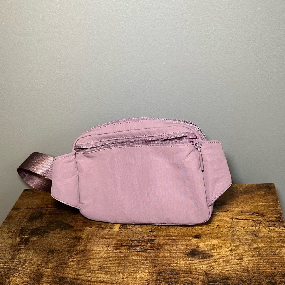 Lululemon Everywhere Belt Bag - Picture 2 of 11